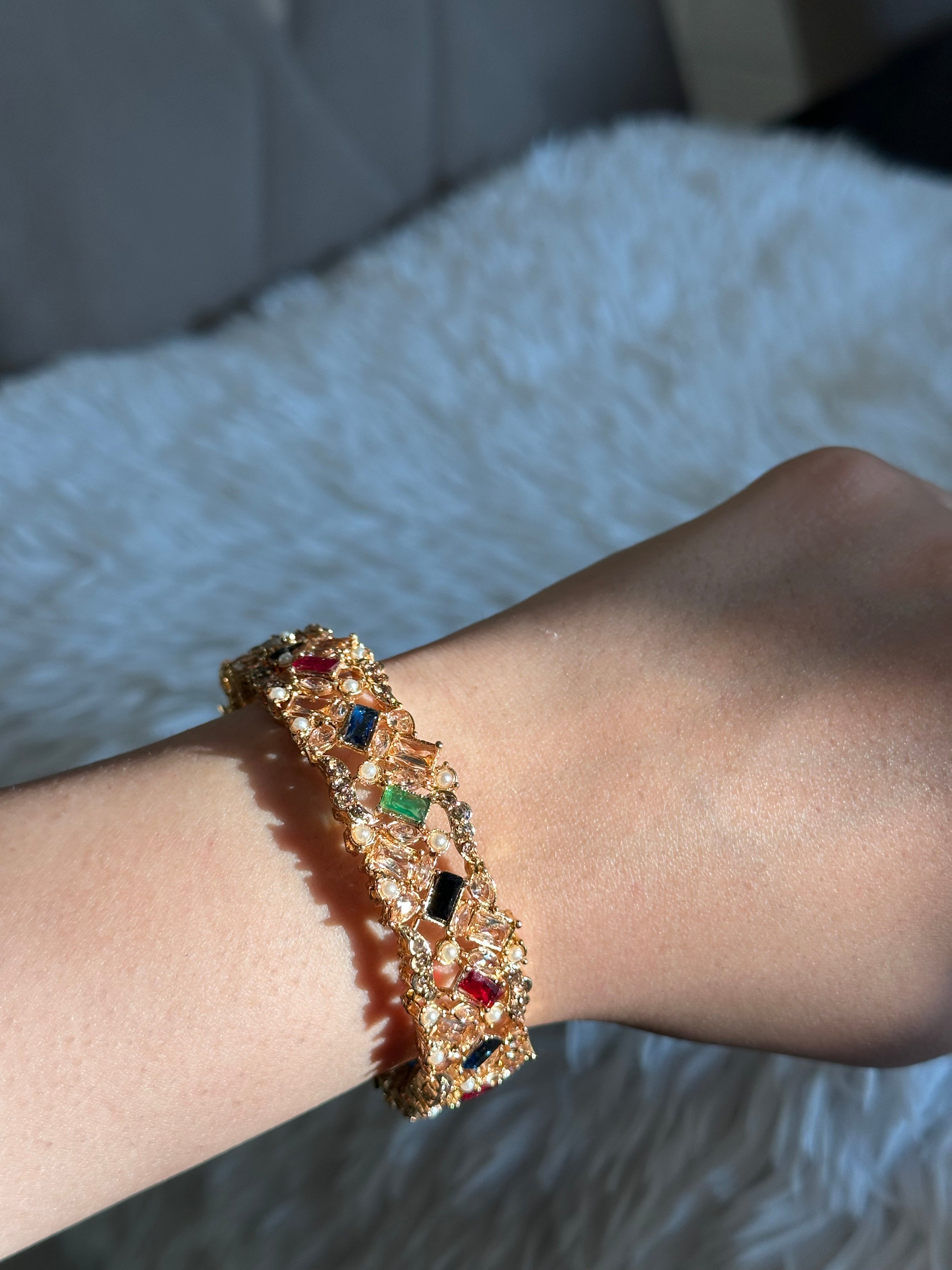 Bracelete Dourado Semi Joia 006