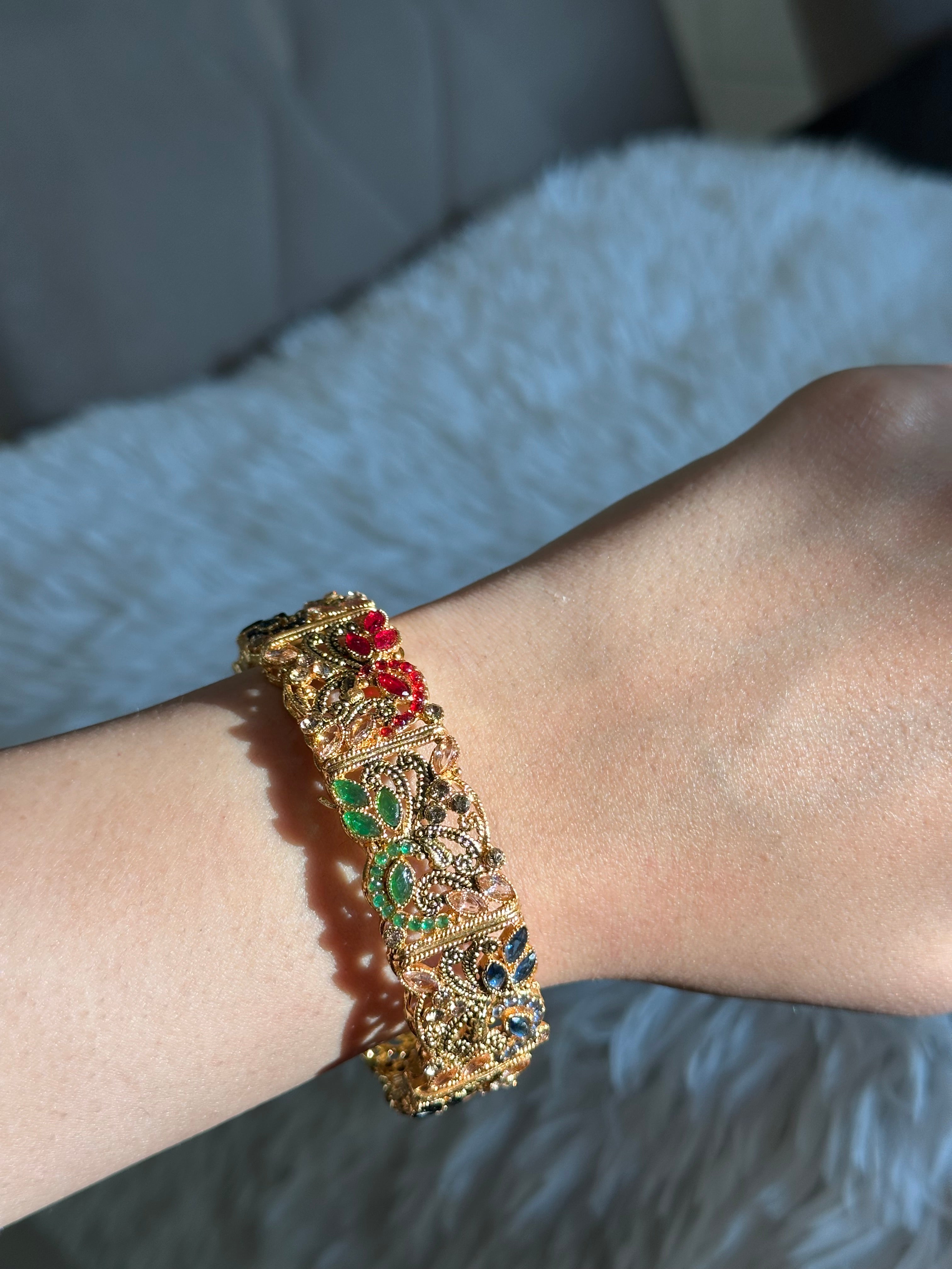 Bracelete Dourado Semi Joia 011