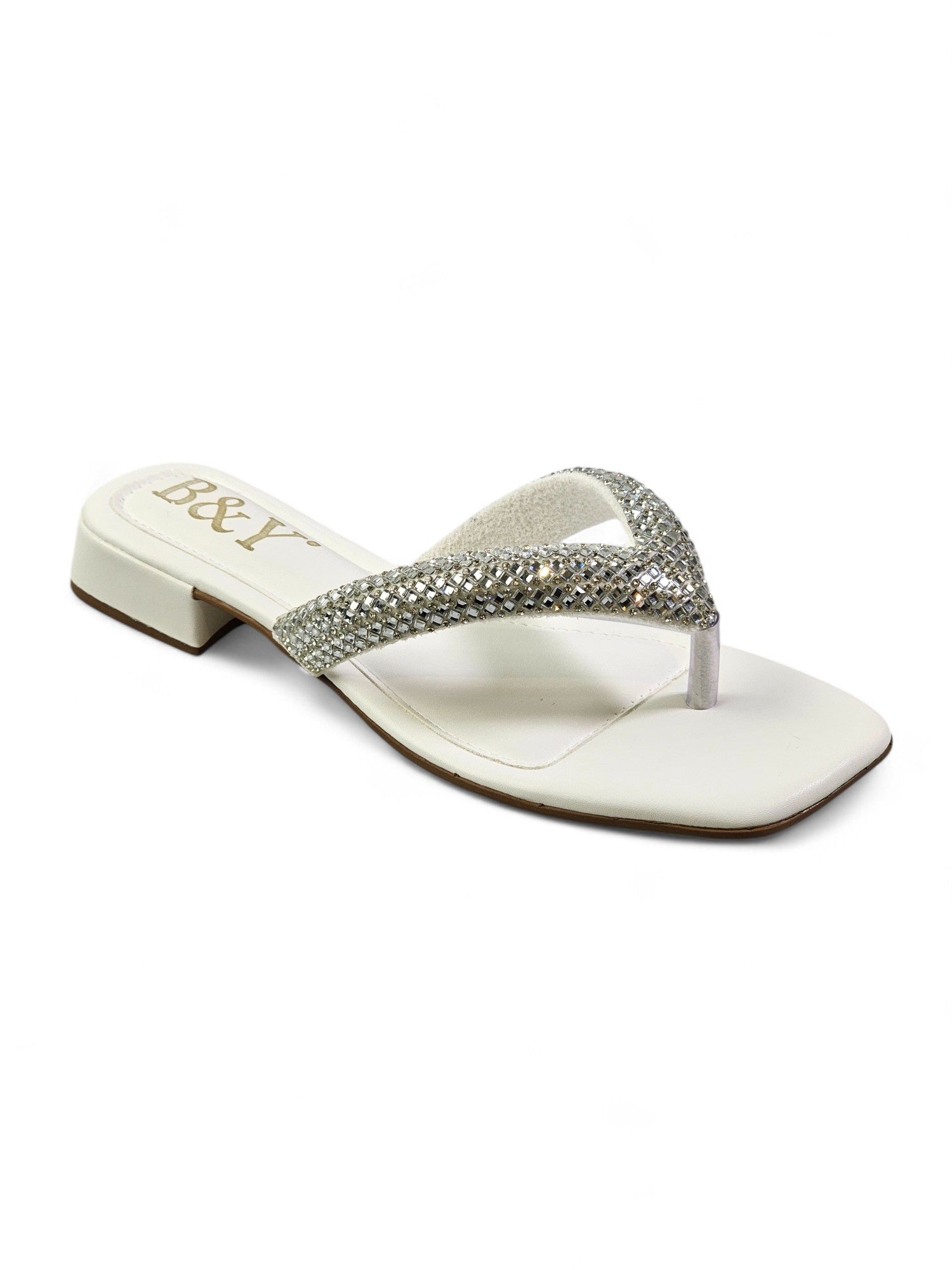Sandália artesanal feminina feita à mão com pedrarias prateadas e cristais de zircônia, design elegante em formato V.