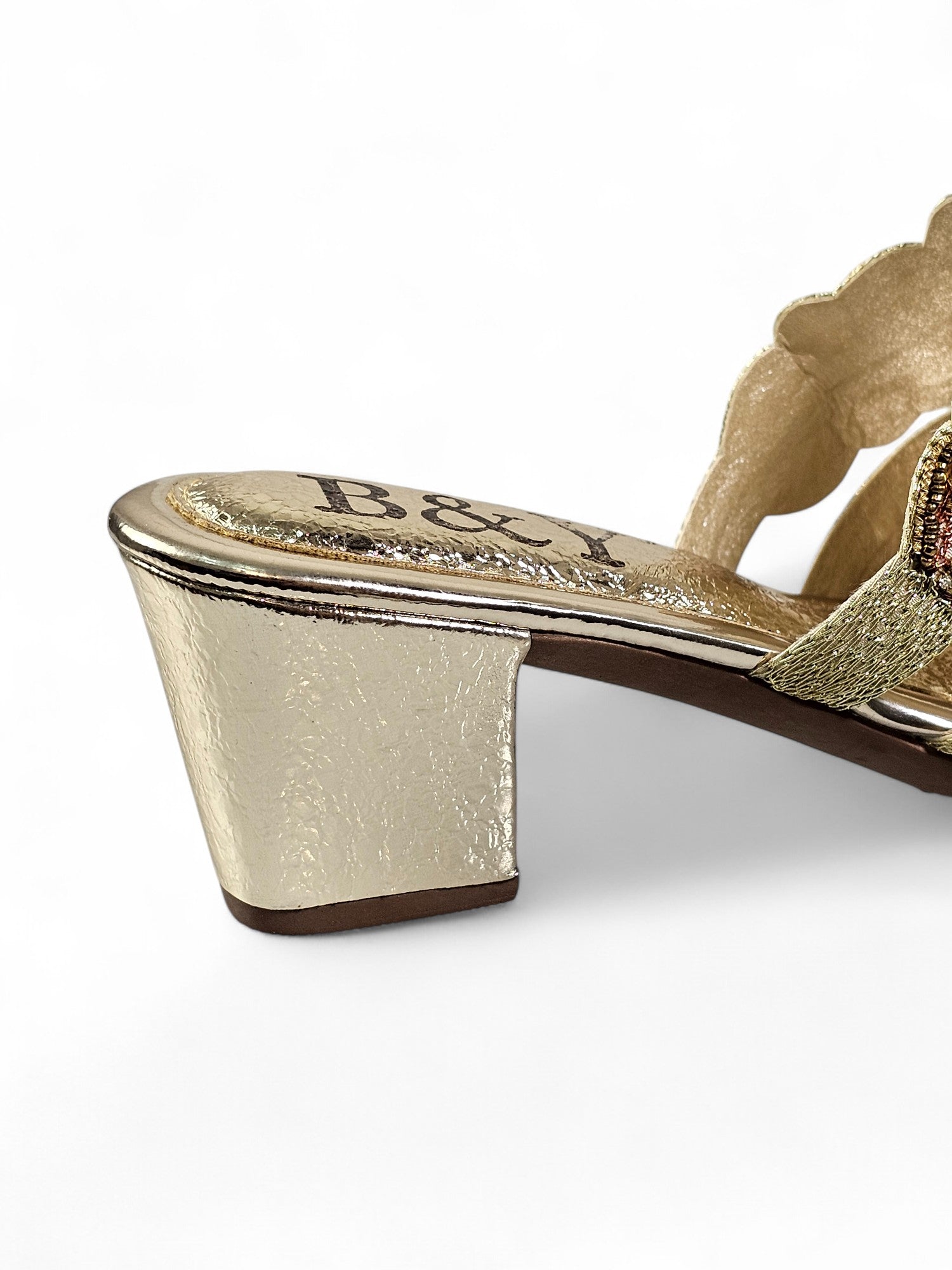 Mule 9699 Dourado Salto Médio