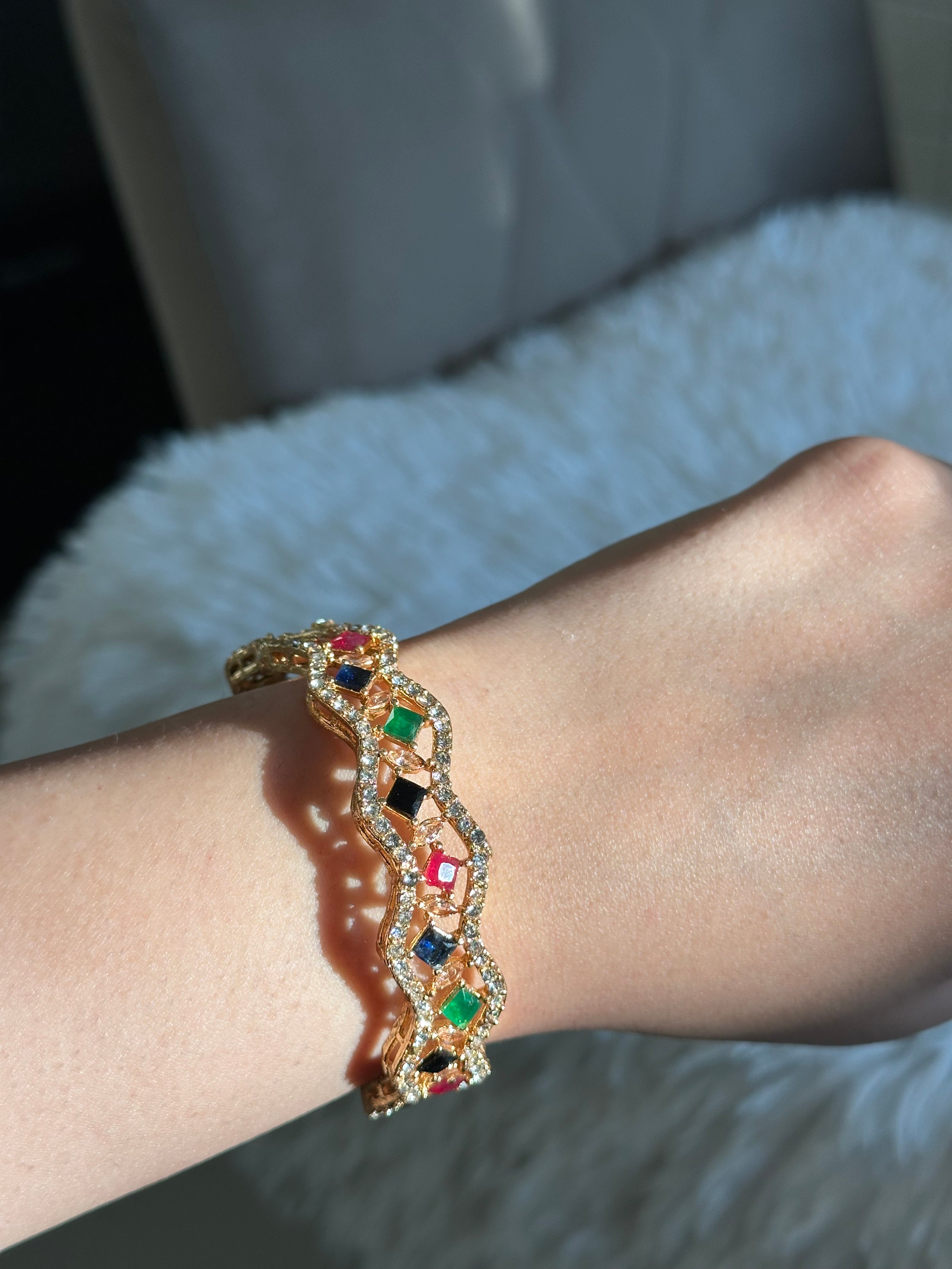 Bracelete Dourado Semi Joia 009