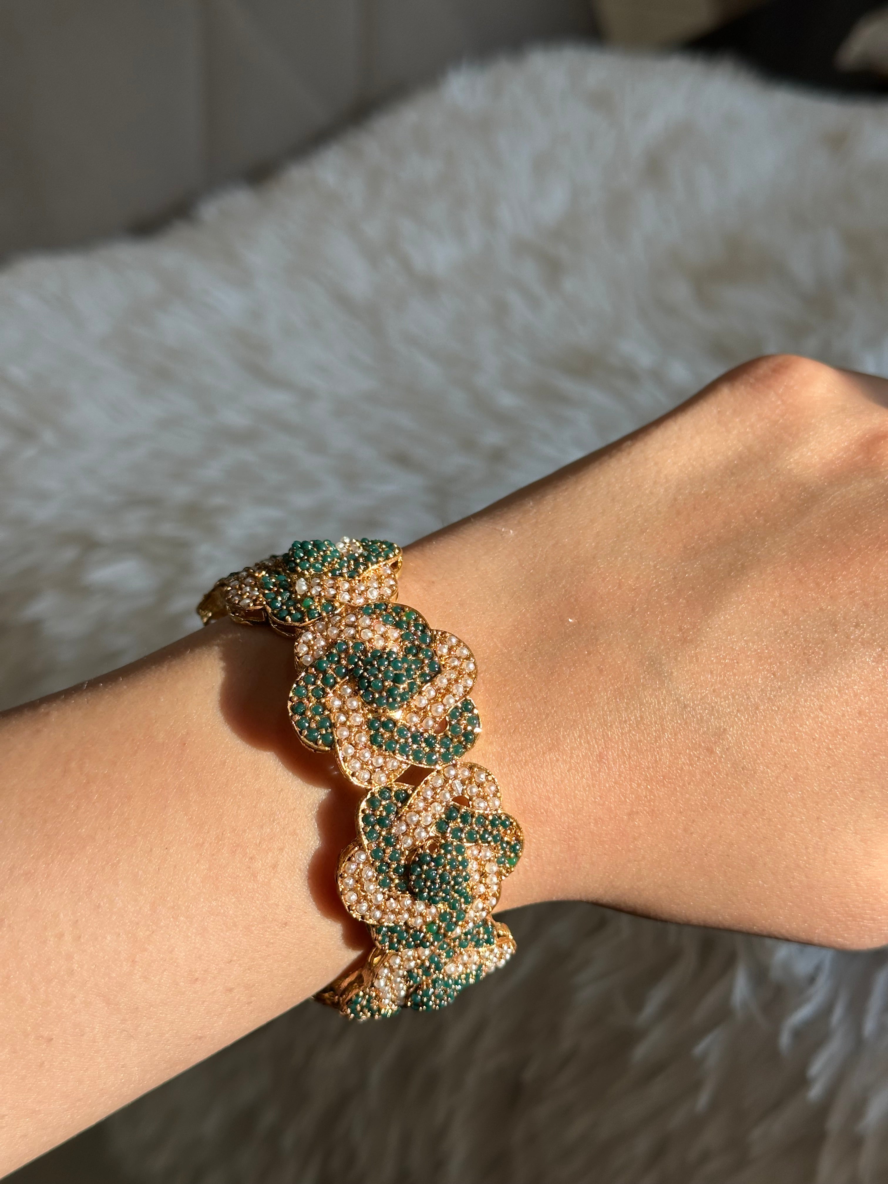 Bracelete Dourado Semi Joia 008