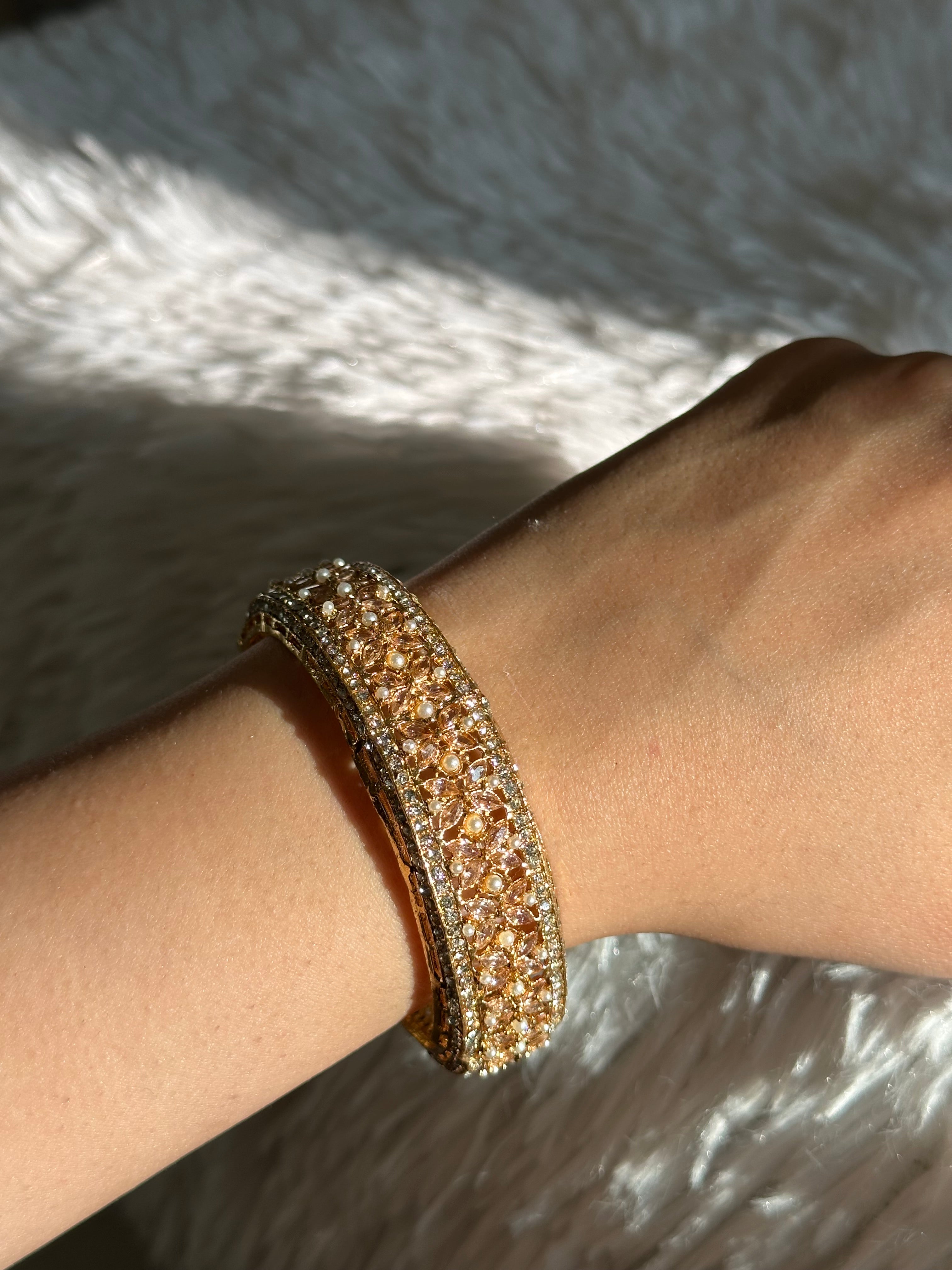 Bracelete Dourado Semi Joia 012