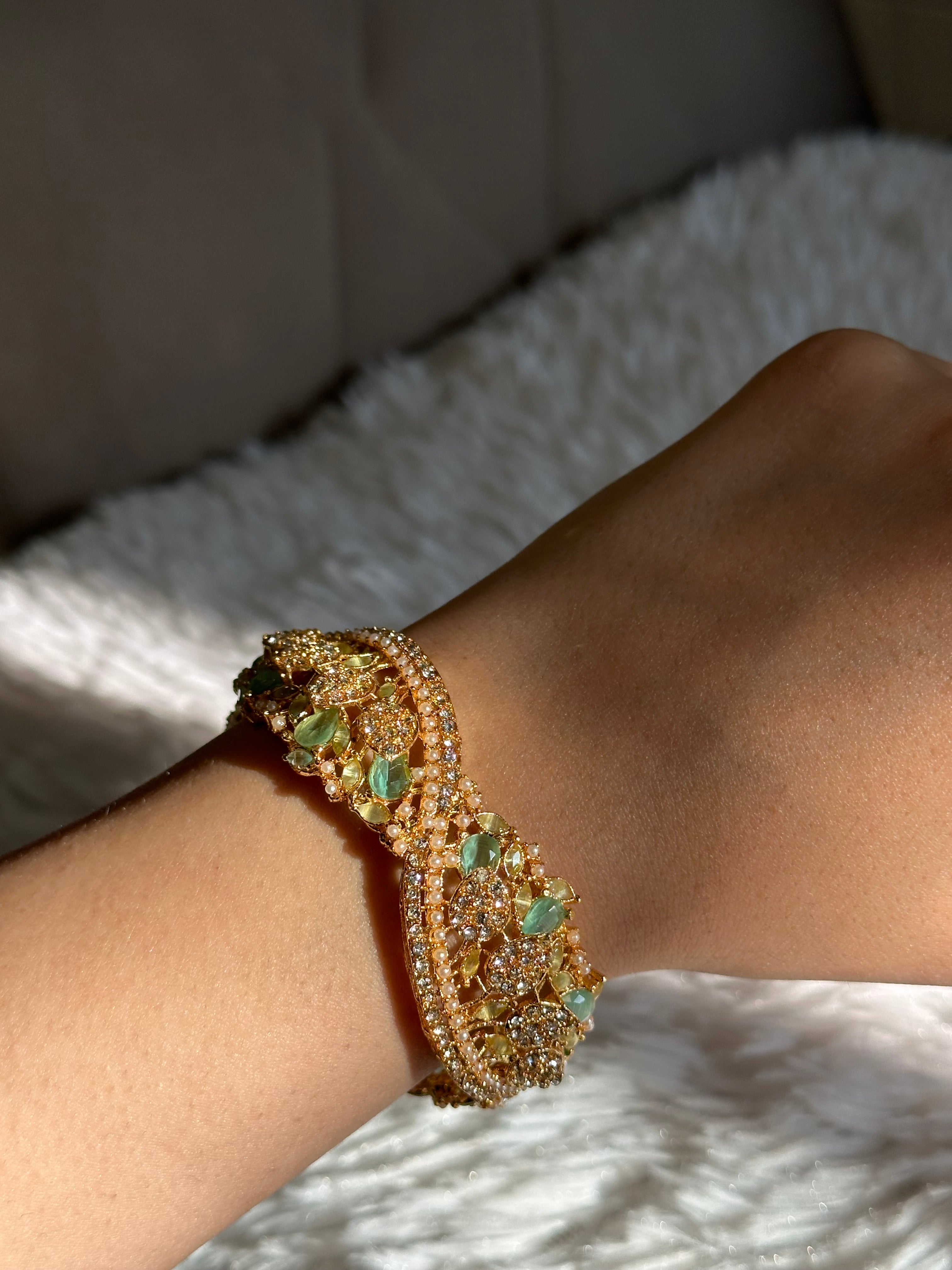 Bracelete Dourado Semi Joia 001