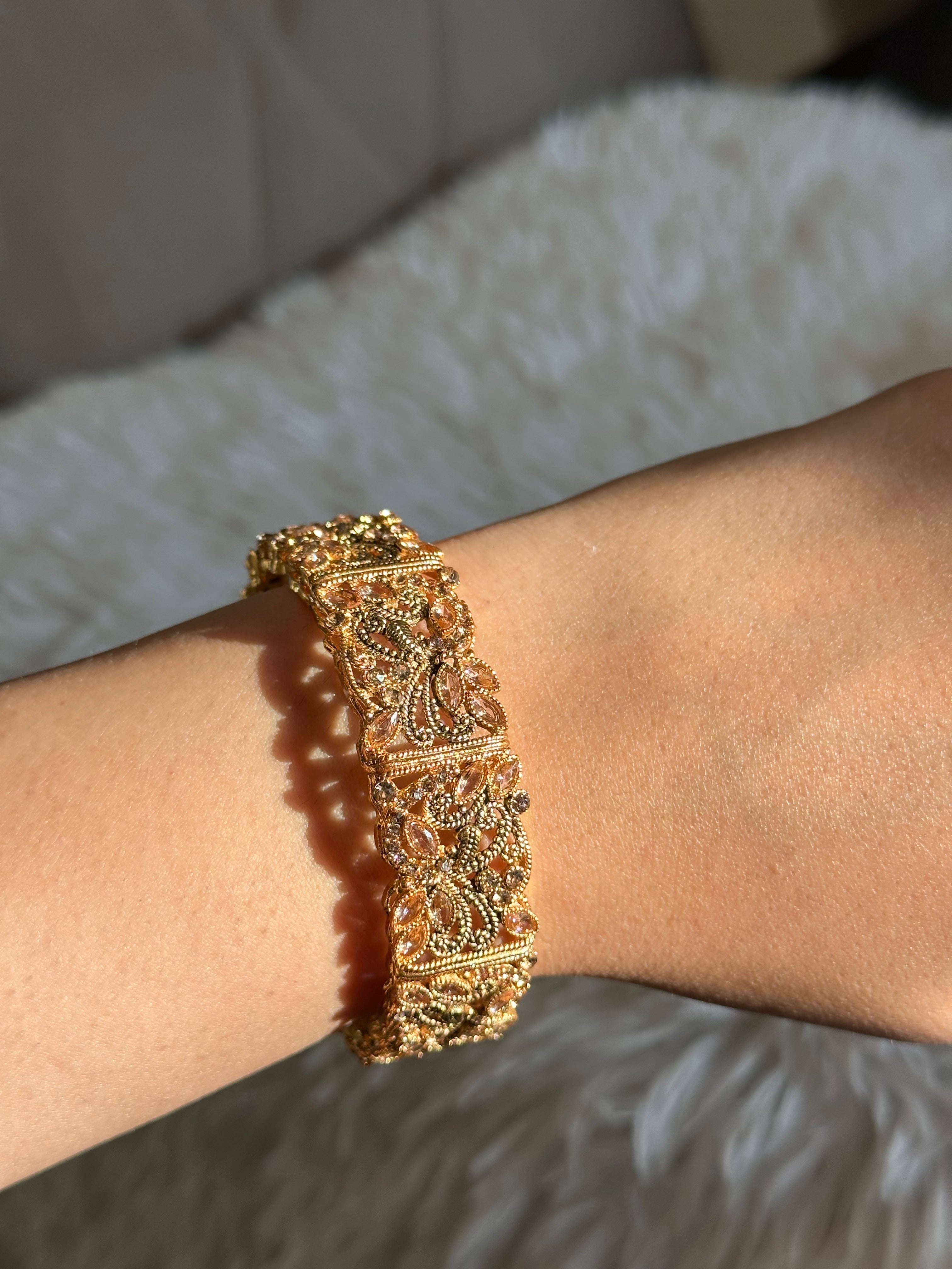 Bracelete Dourado Semi Joia 014
