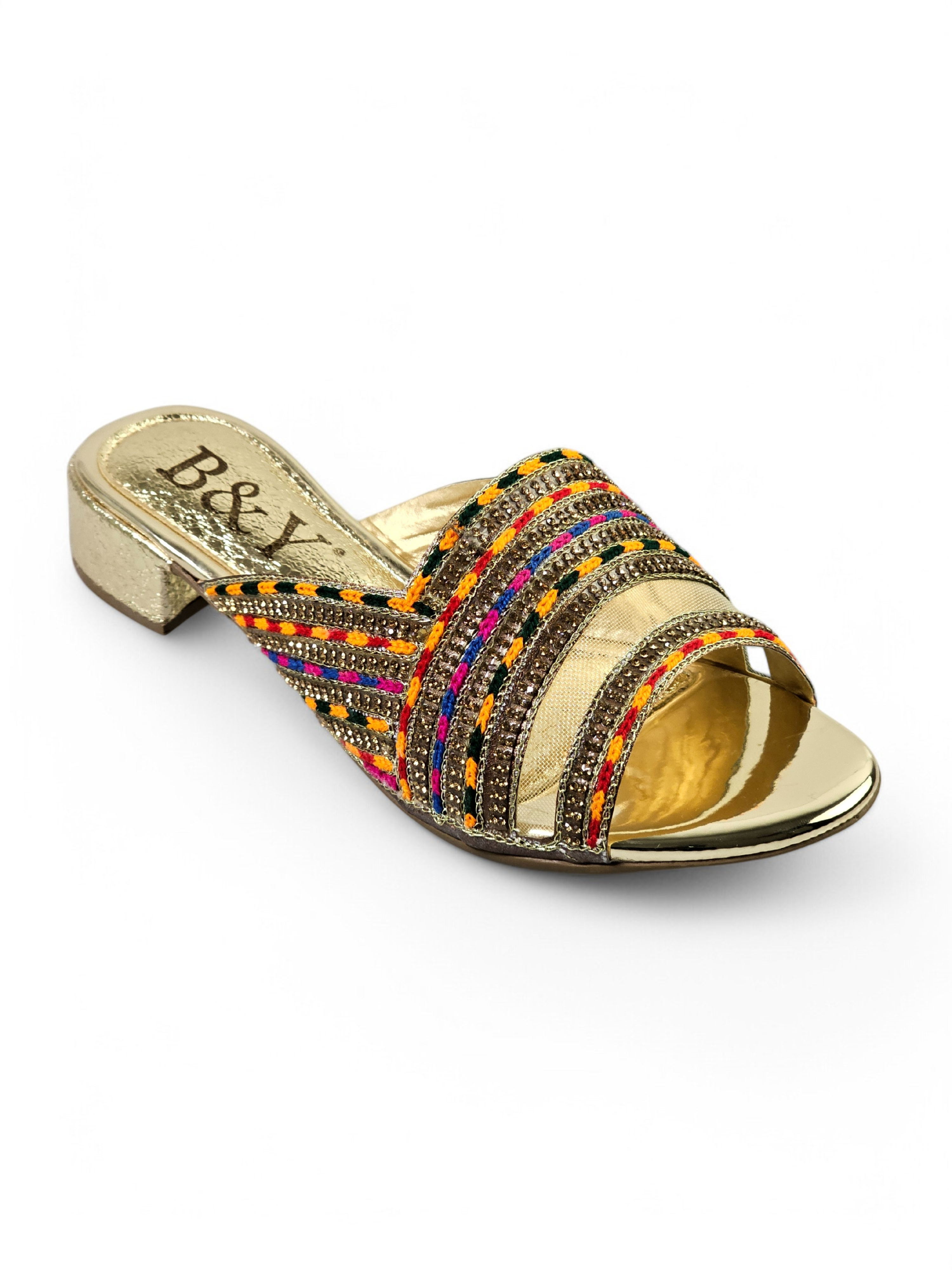 Sandália artesanal feminina feita à mão multicolorida com tiras bordadas e salto dourado.