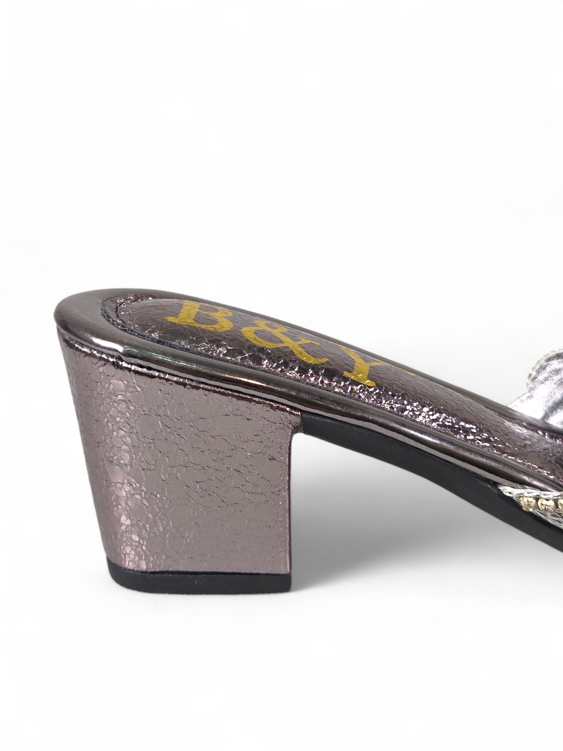 Mule 9825 Prata Salto Médio