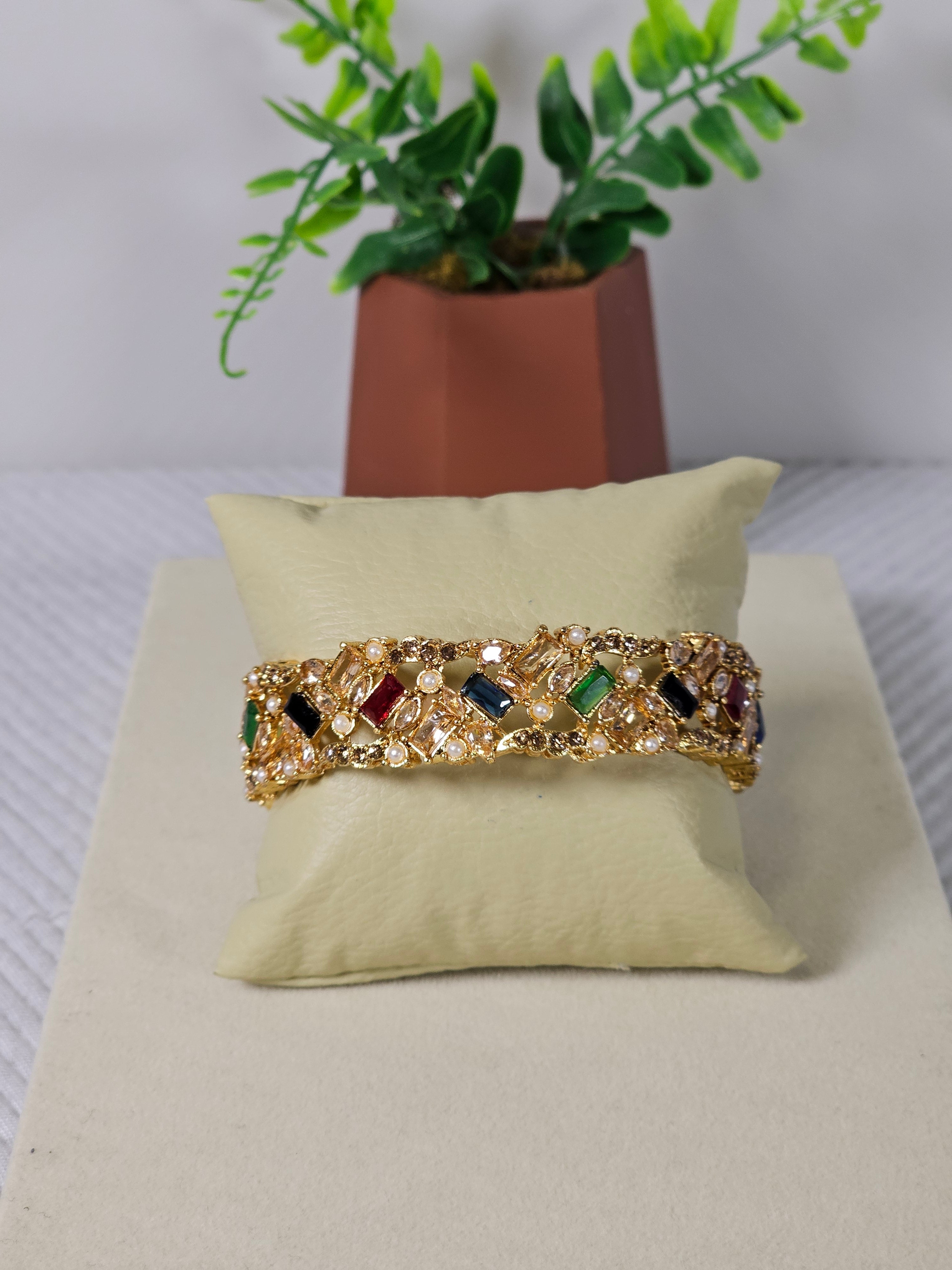 Bracelete Dourado Semi Joia 006