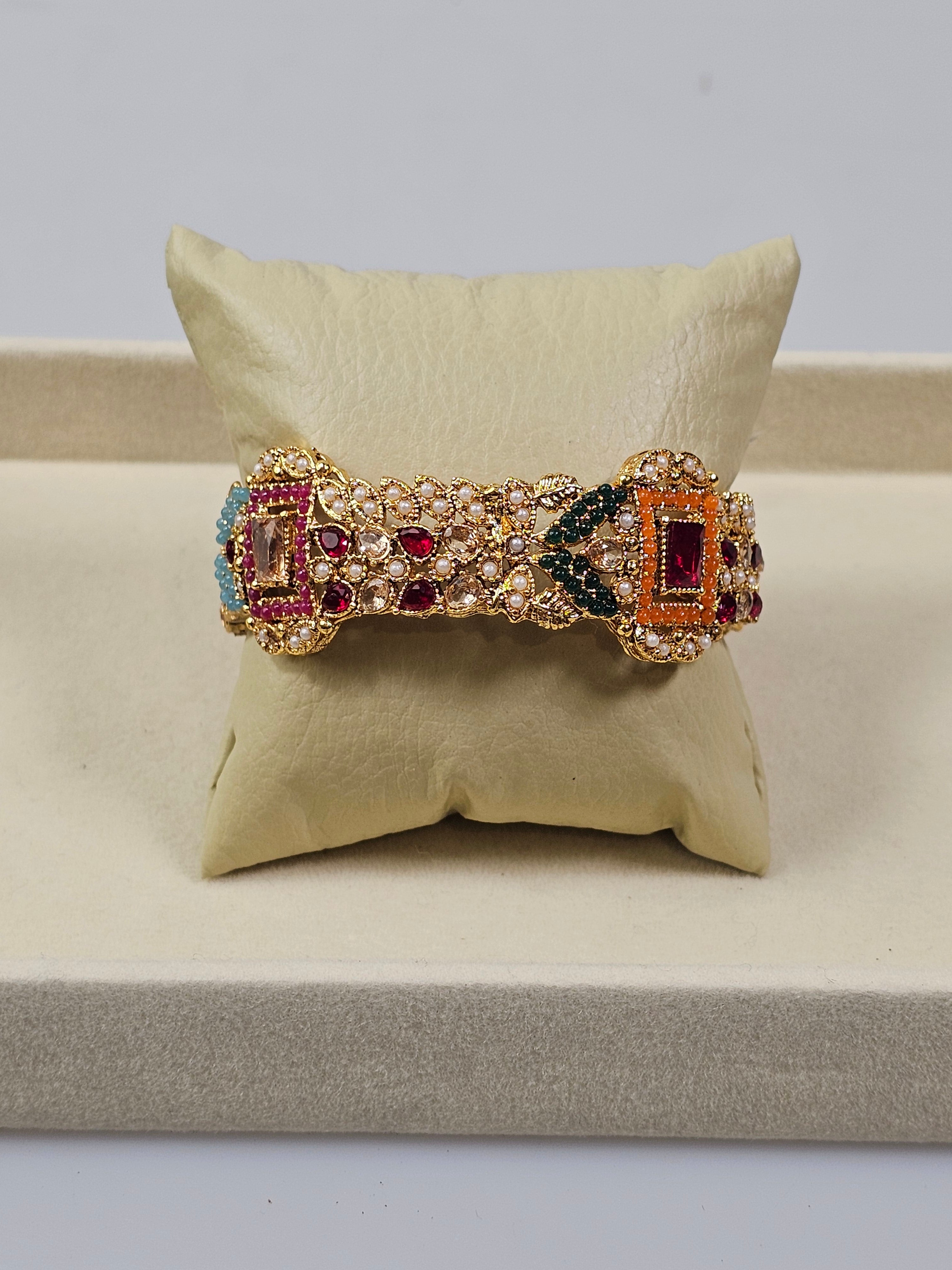 Bracelete Dourado Semi Joia 028