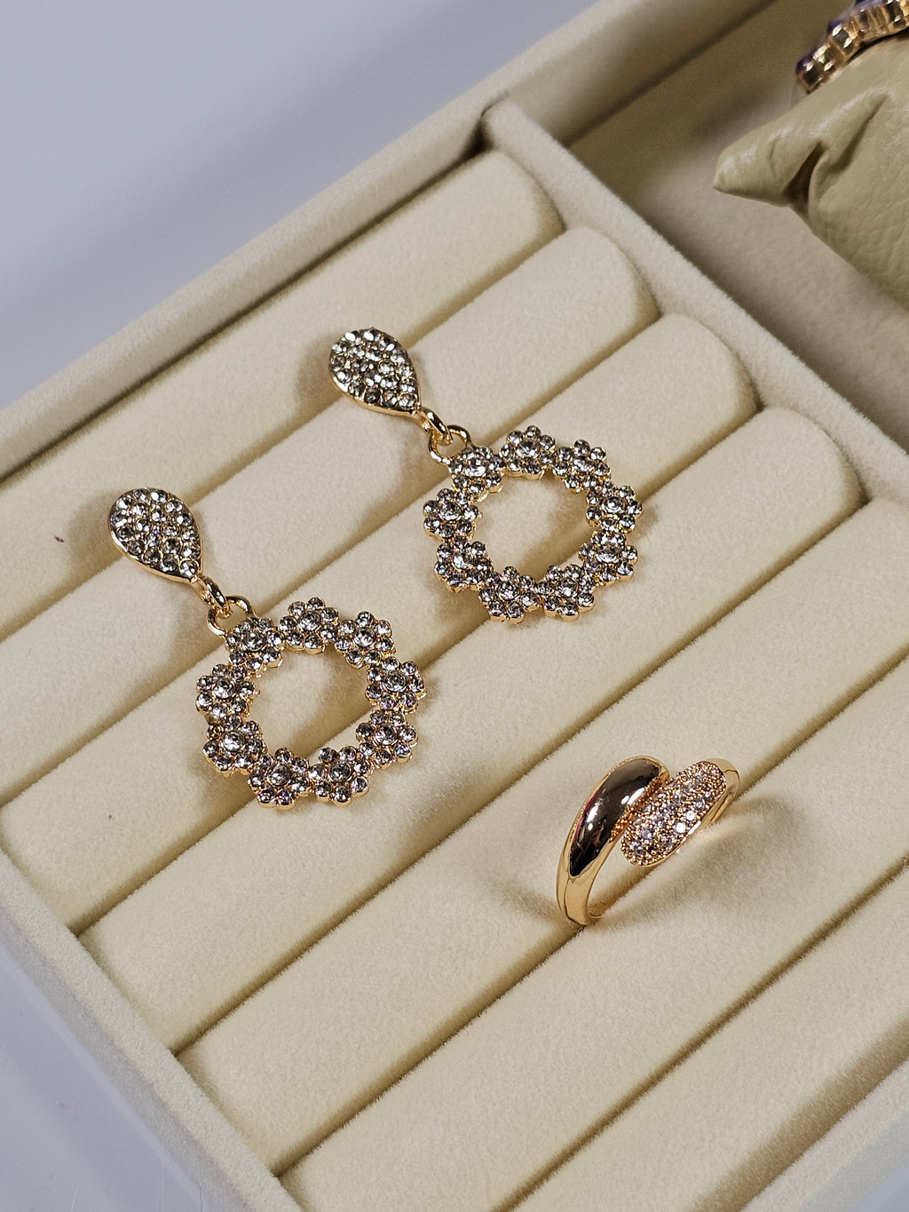 Kit Relógio Cristal com Pulseira, Brinco e Anel ajustavel com Zirconias 004