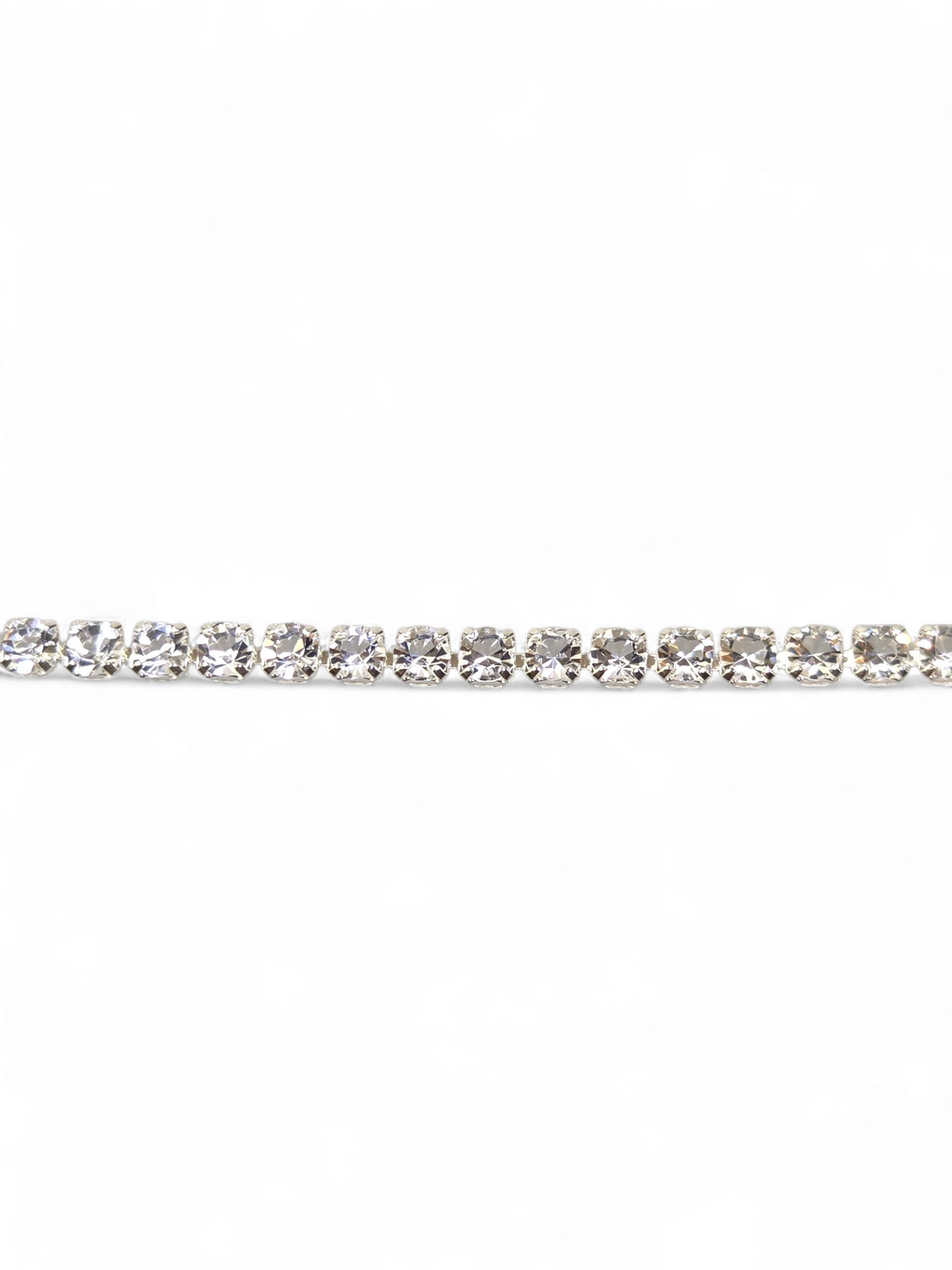 Pulseira de prata 925 com zircônias B&Y, joia artesanal com brilho refinado e design elegante.