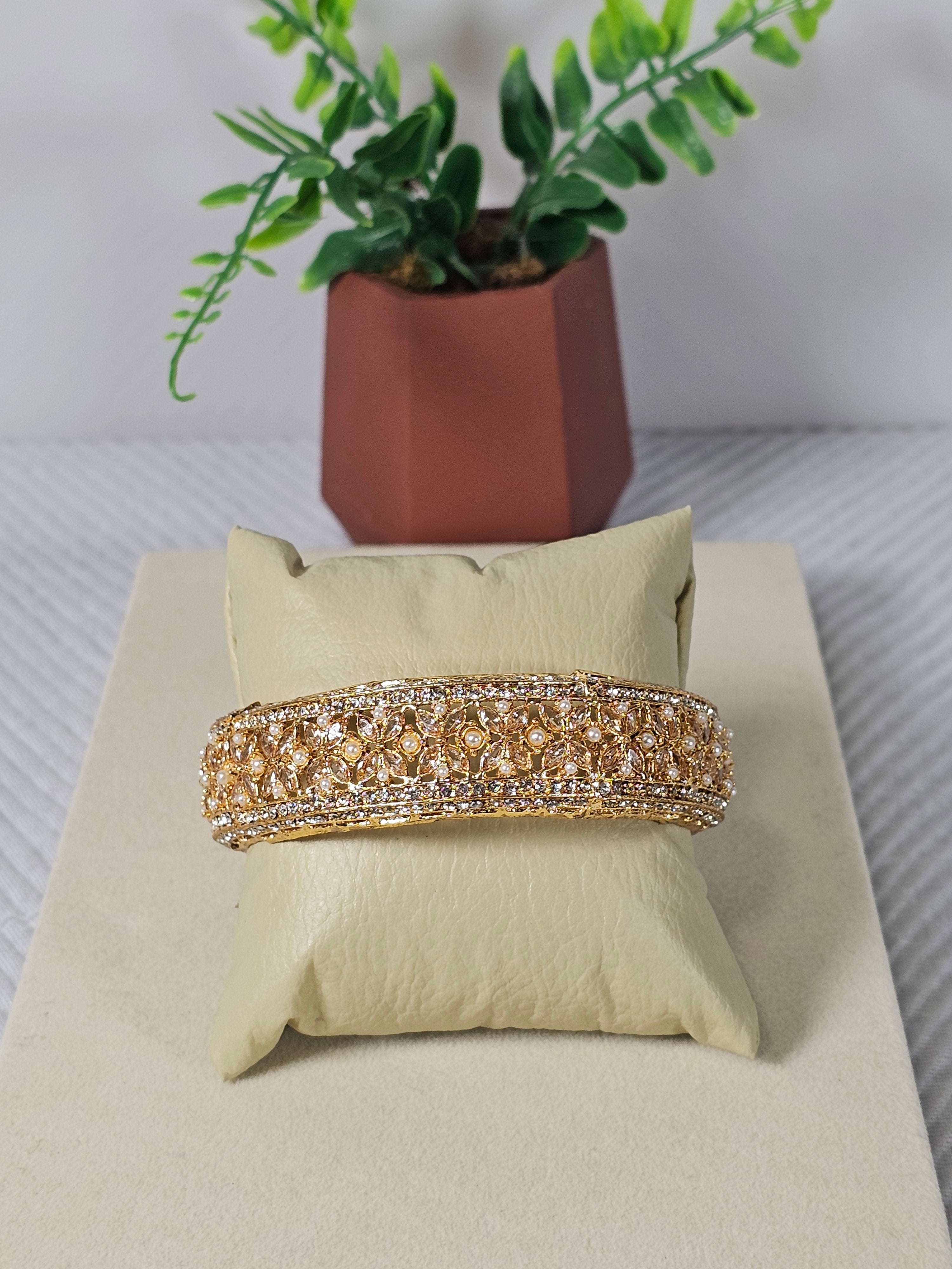 Bracelete Dourado Semi Joia 012