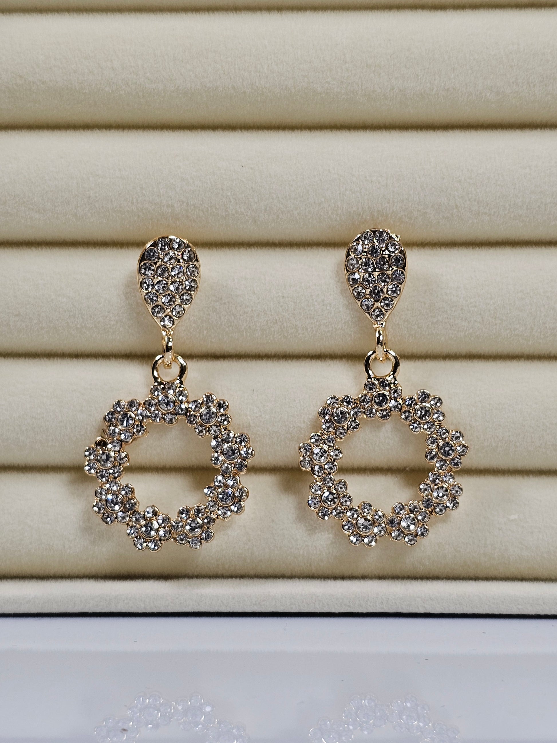 Kit Relógio Cristal com Pulseira, Brinco e Anel ajustavel com Zirconias 004