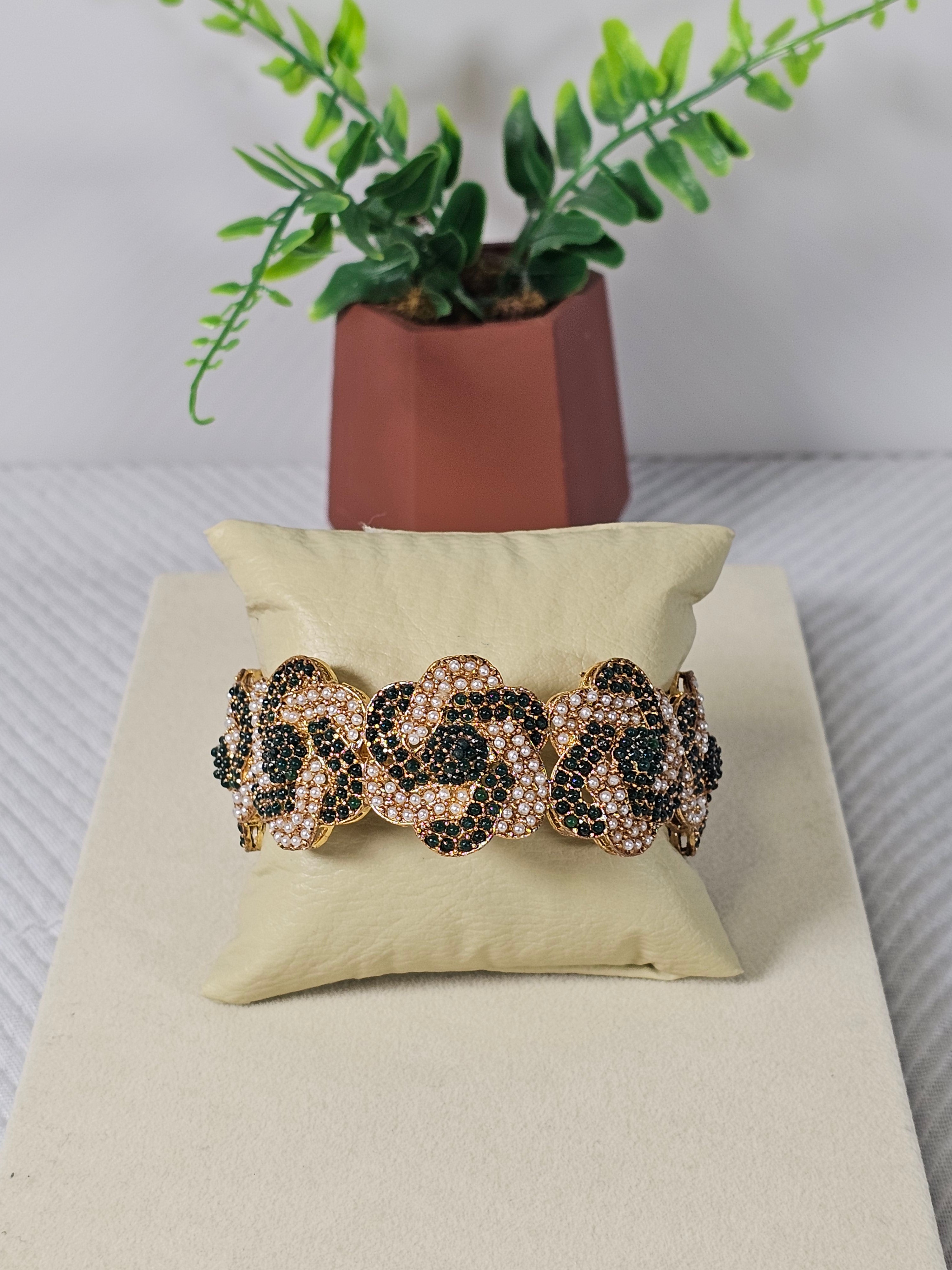 Bracelete Dourado Semi Joia 008