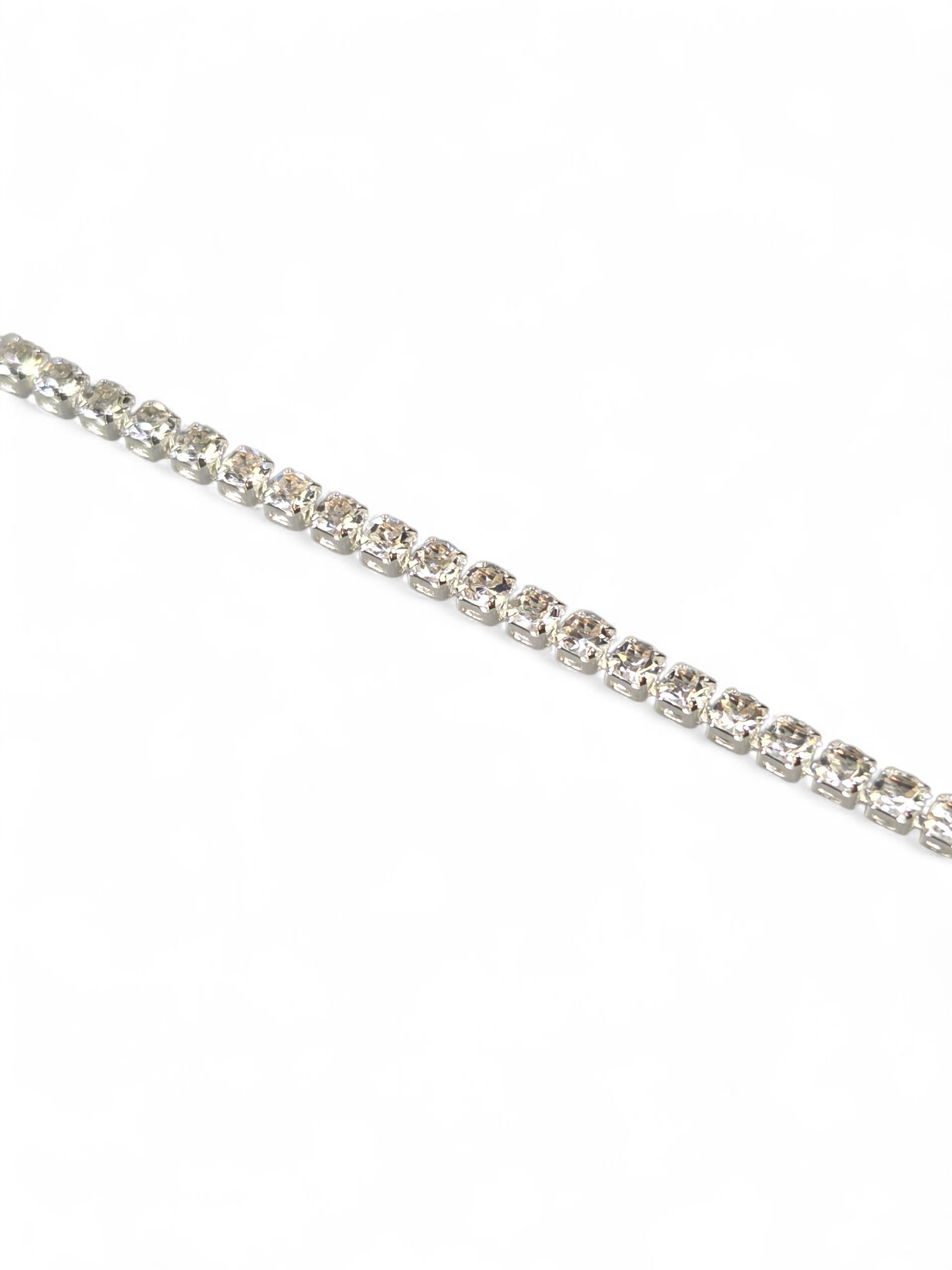 Pulseira de prata 925 com zircônias B&Y, joia artesanal com brilho refinado e design elegante.