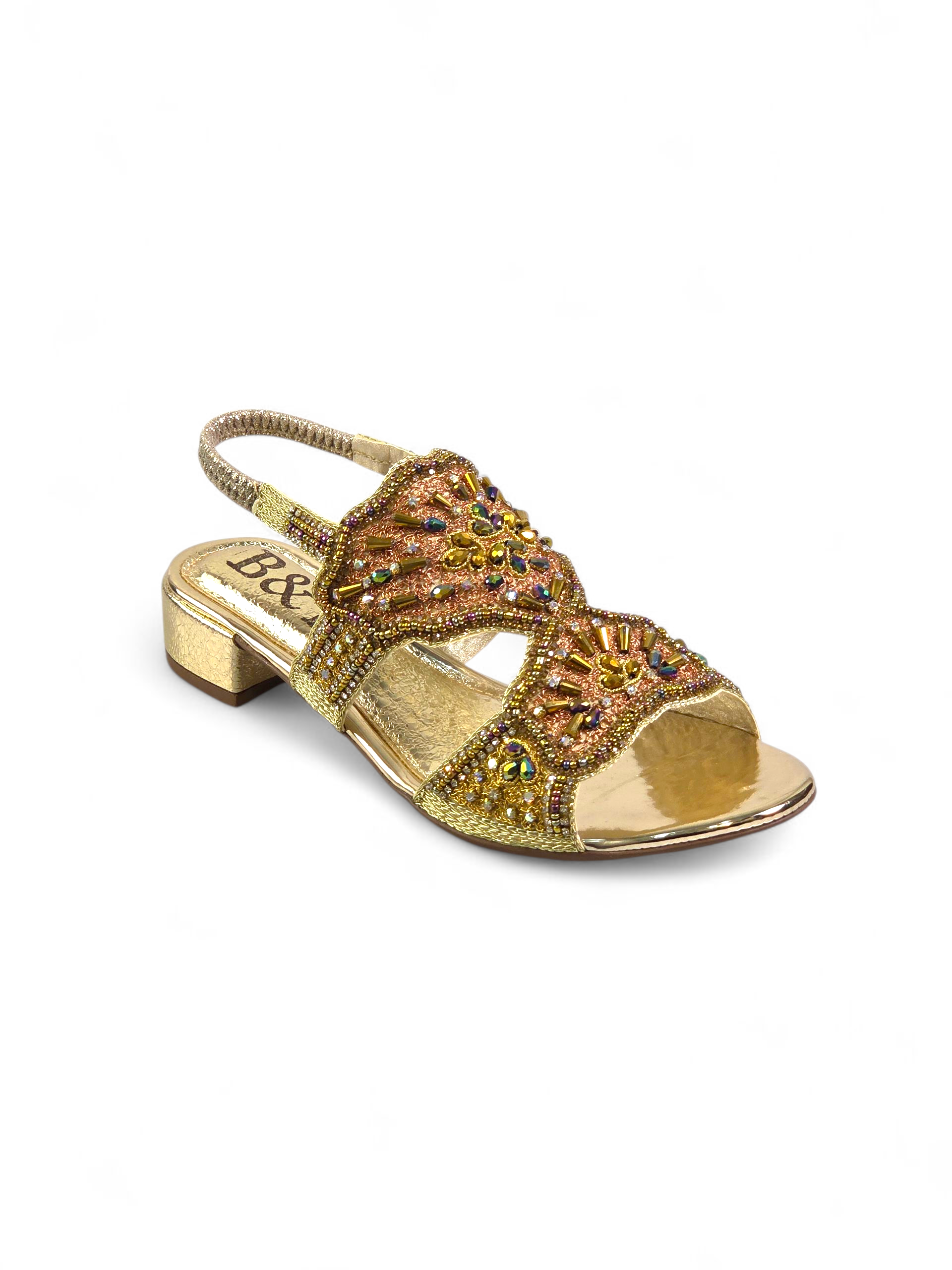 Sandália artesanal dourada bordada à mão com pedrarias coloridas em dourado, azul-marinho, verde, cobre, lilás e âmbar, com salto baixo espelhado.