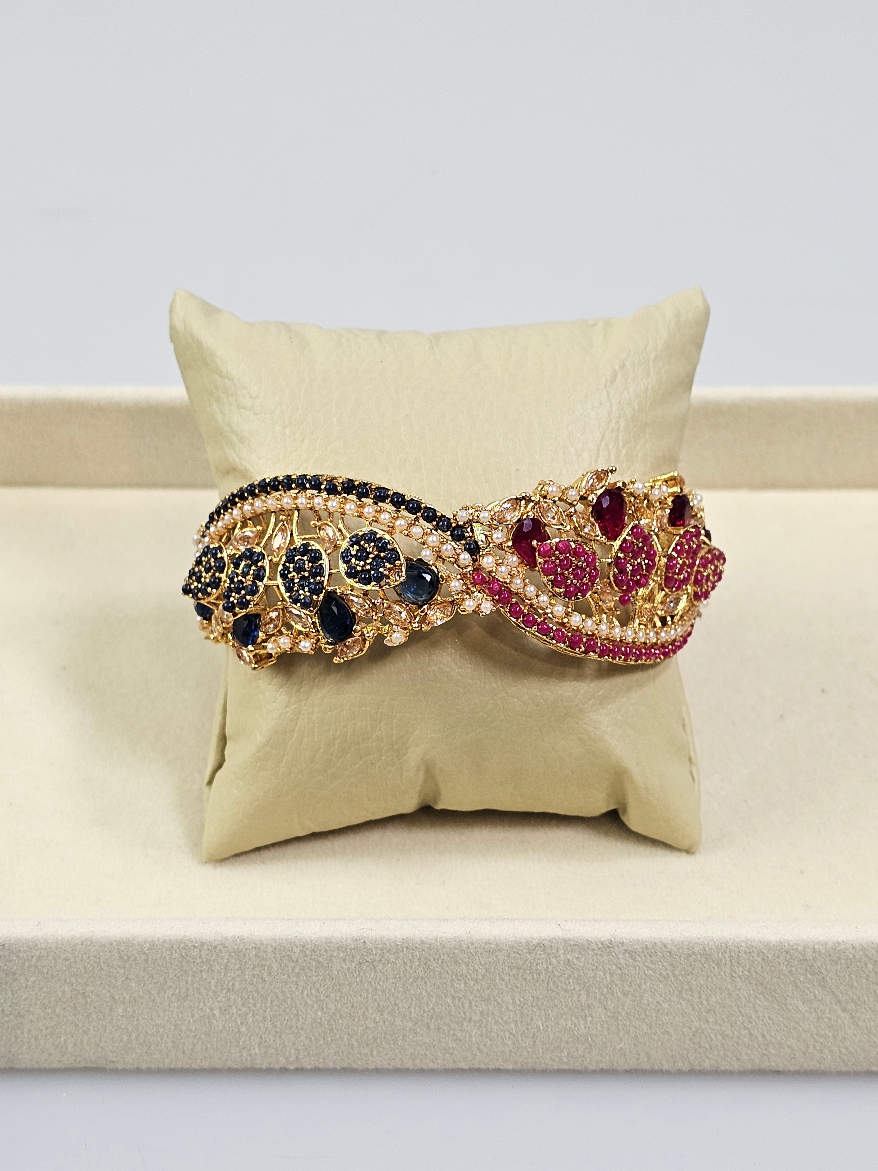 Bracelete Dourado Semi Joia 019