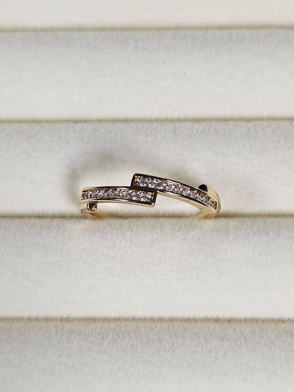 Anel Cristal Zirconia Dourada 012