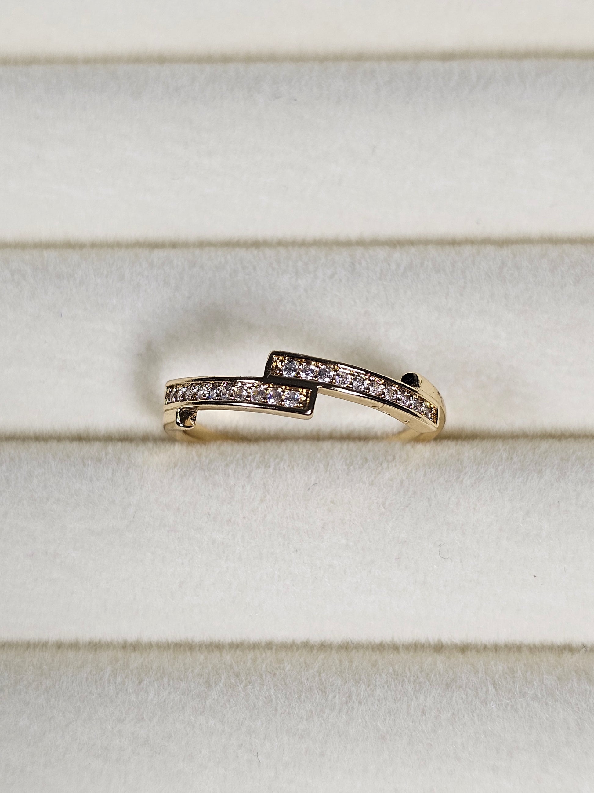 Anel Cristal Zirconia Dourada 012