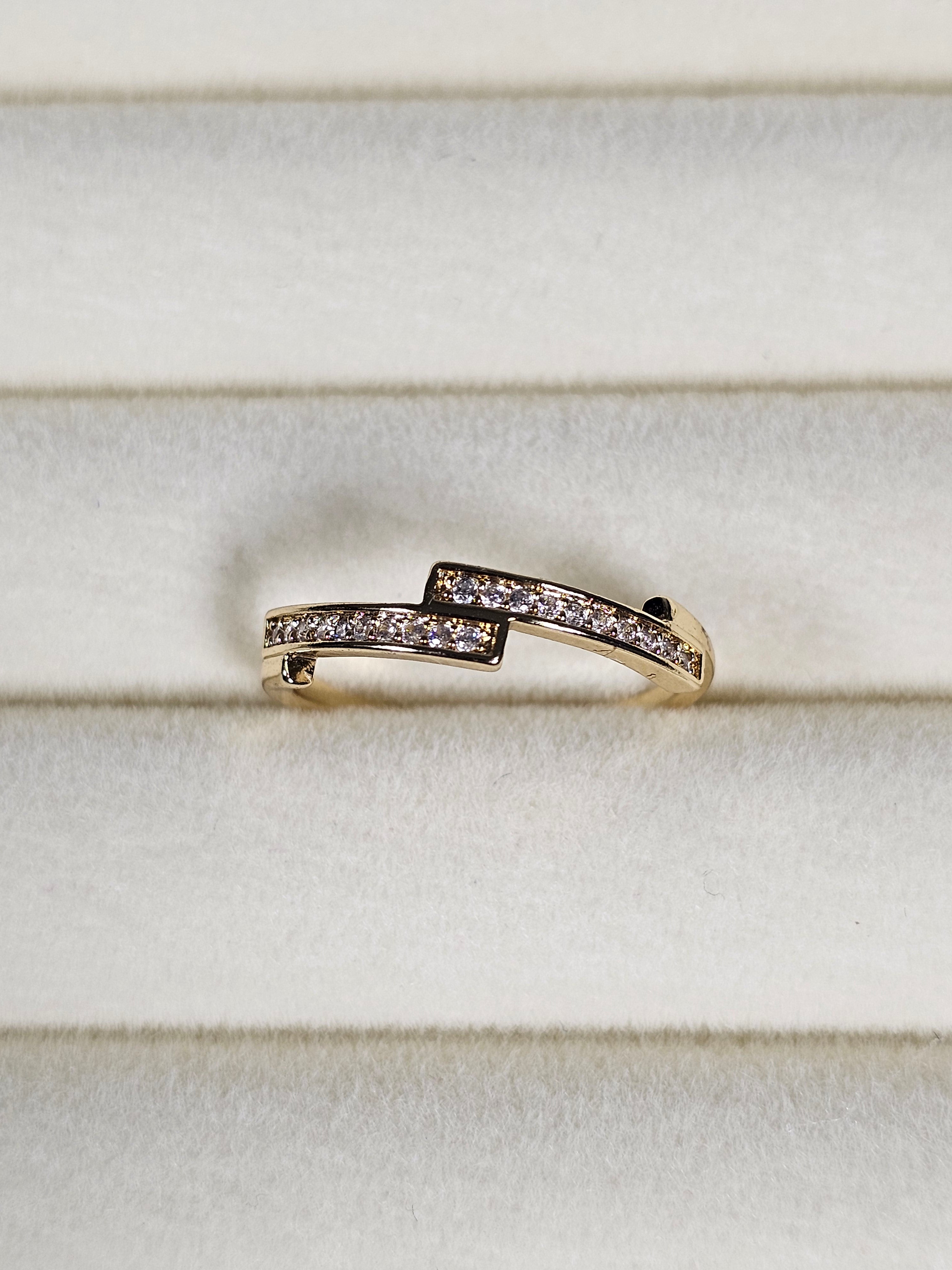 Anel Cristal Zirconia Dourada 012