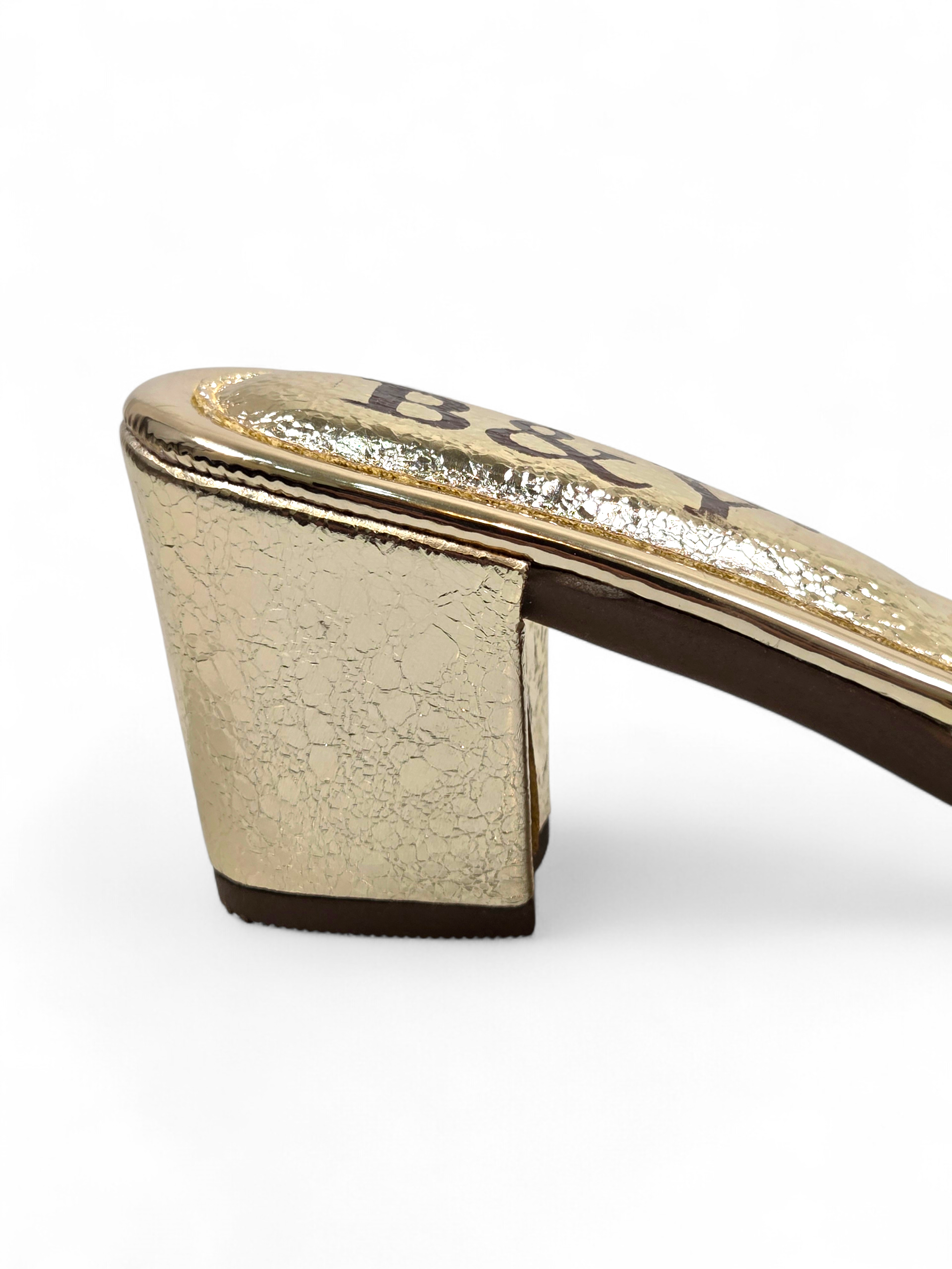 Mule 9519 Dourado Salto Médio 6 cm