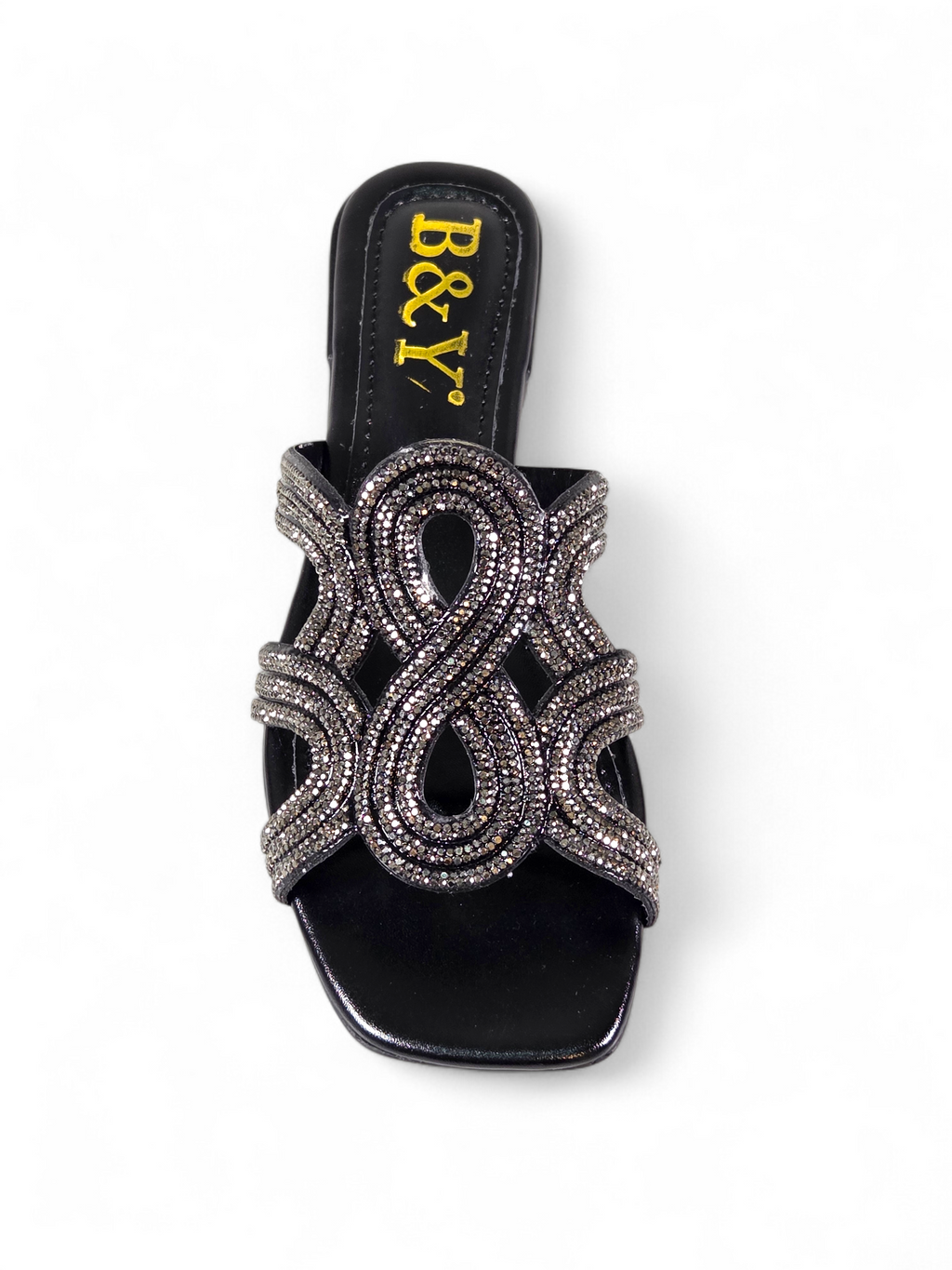 Sandália artesanal B&Y preta com tiras ornamentais cravejadas de cristais, salto baixo e acabamento sofisticado, em fundo branco.