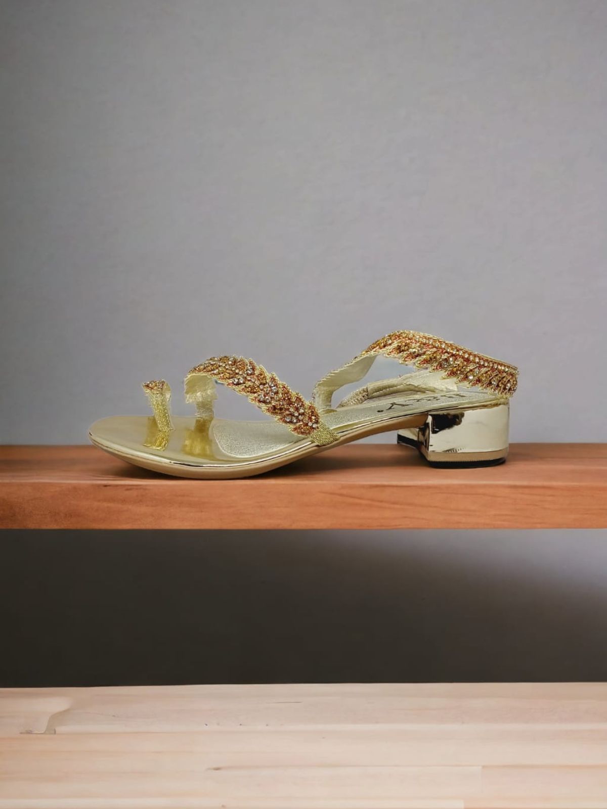 Sandália 9333 Dourado Com Salto Bloco 3cm