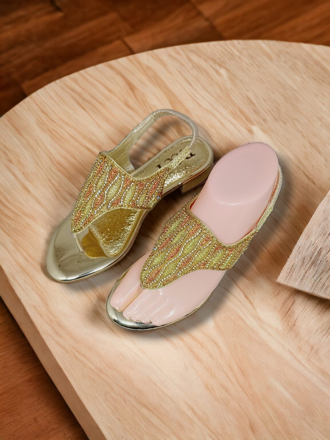 Sandália 9395 Dourado Com Salto Bloco 3cm