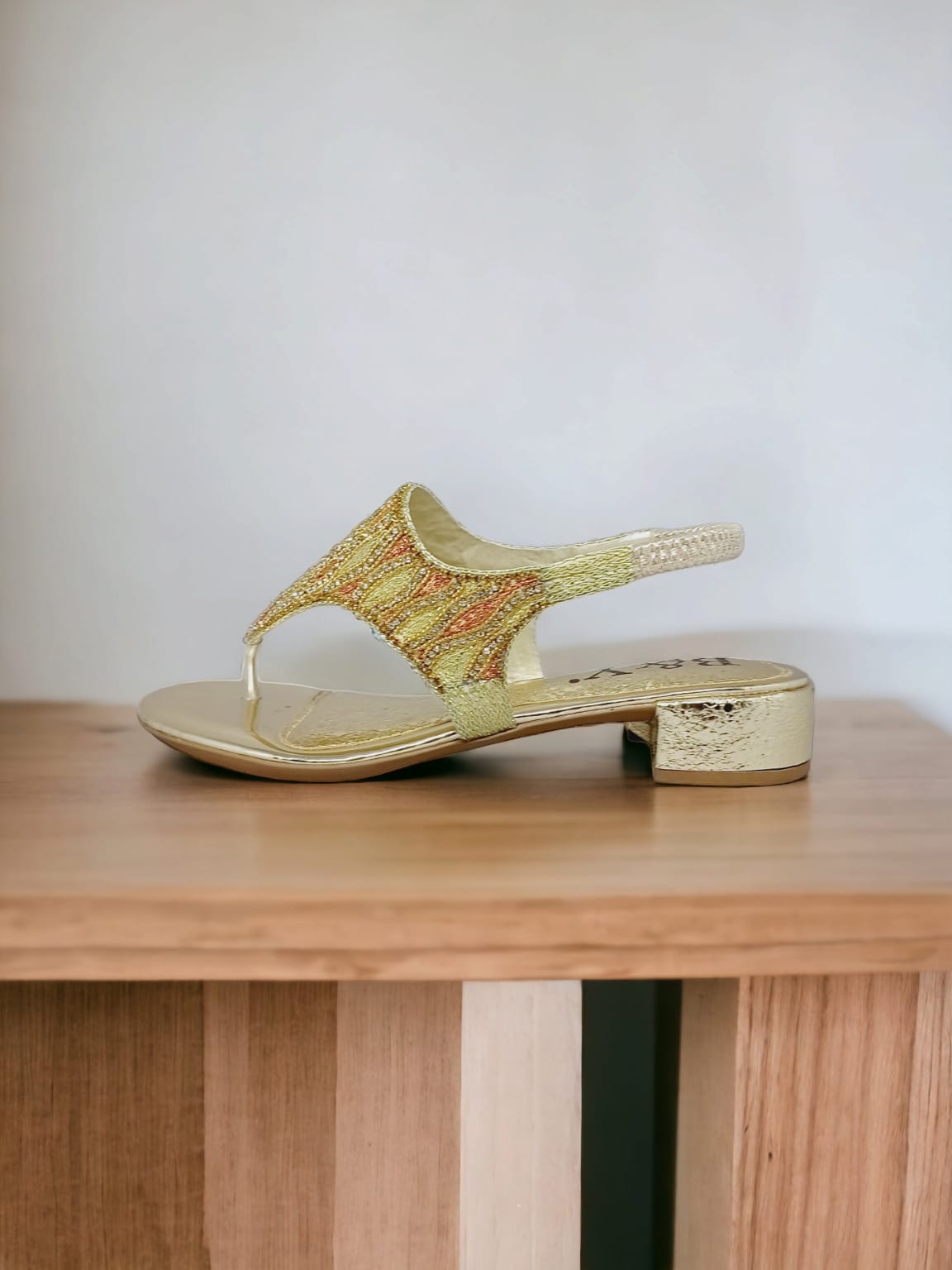 Sandália 9395 Dourado Com Salto Bloco 3cm