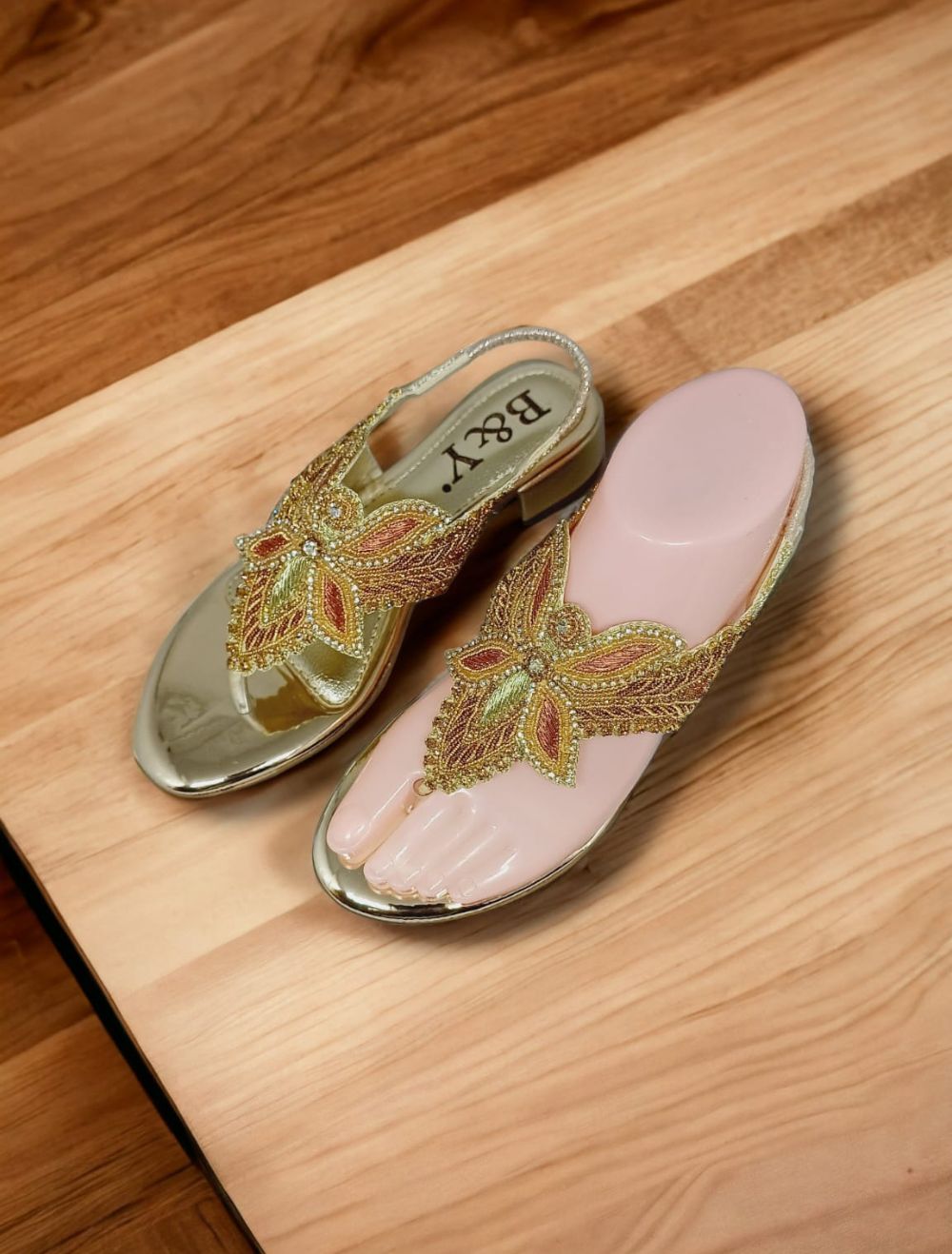 Sandália 9571 Dourado Com Salto Bloco 3cm