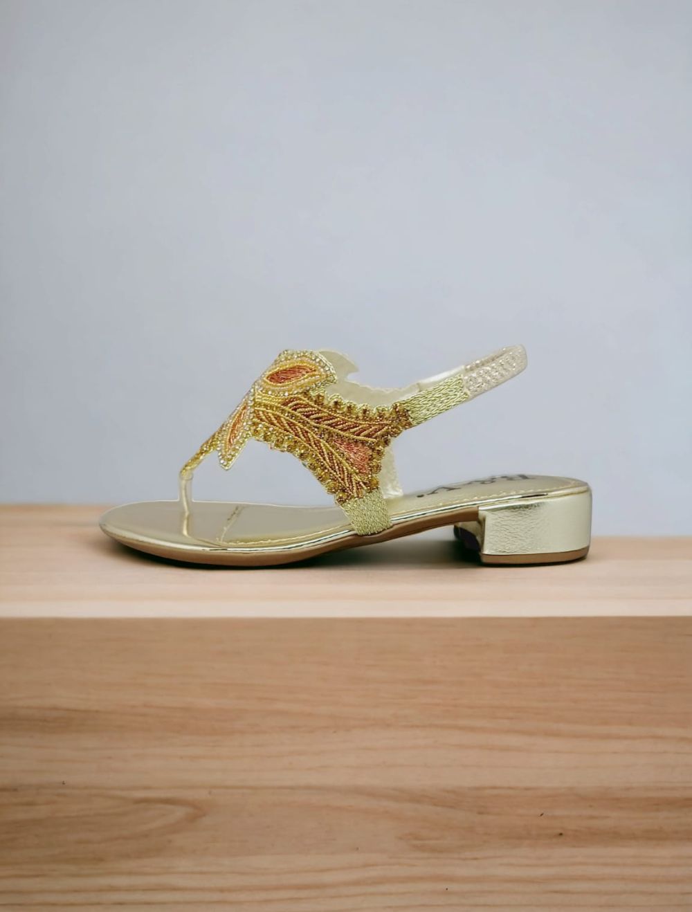 Sandália 9571 Dourado Com Salto Bloco 3cm