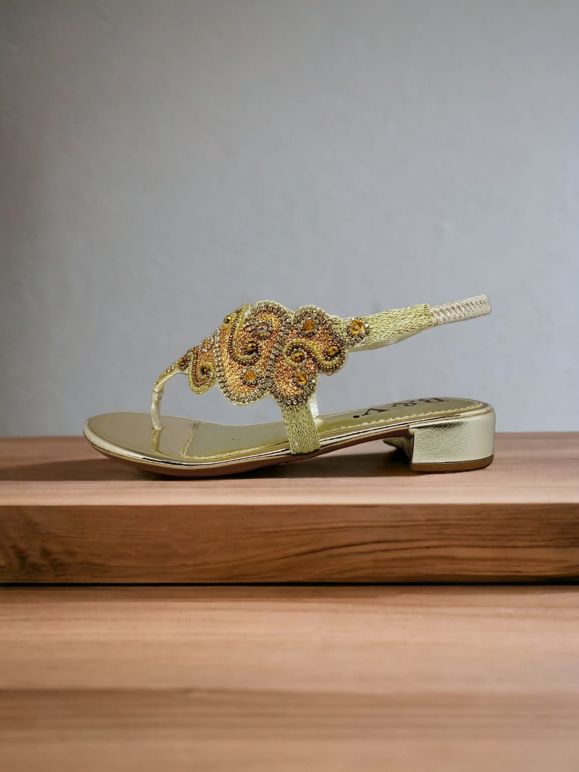 Sandália 9694 Dourado Com Salto Bloco 3cm